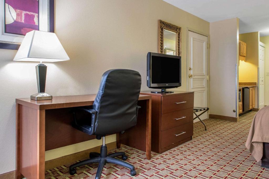 Quality Inn Jacksonville near I-72 - image 7
