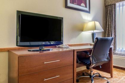 Quality Inn Jacksonville near I-72 - image 9