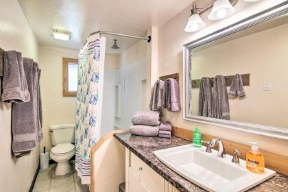 Pet-Friendly Home 2Mi to Heavenly S Tahoe Beaches - image 8