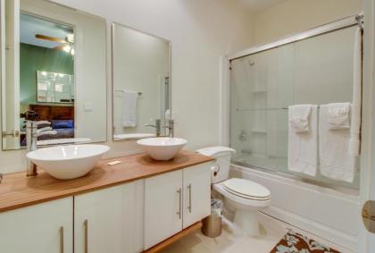 La Isla Apartments - image 5