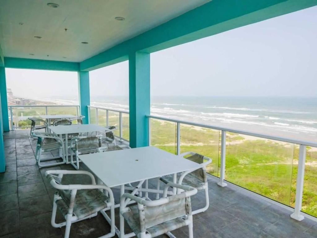 5 BEDROOM BEACHFRONT CONDO - 4th Floor - main image