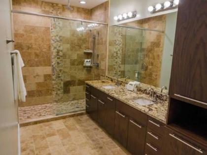5 BEDROOM BEACHFRONT CONDO - 4th Floor - image 4