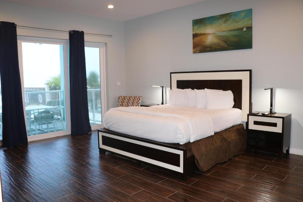 Beachfront 3 Bedroom Condo - main image