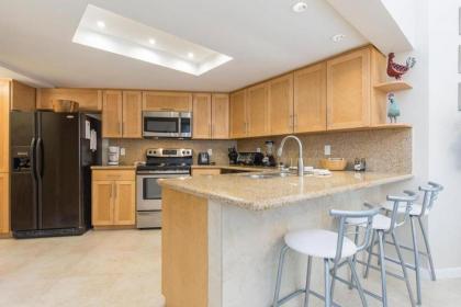 Suntide I Condos W209 - image 5
