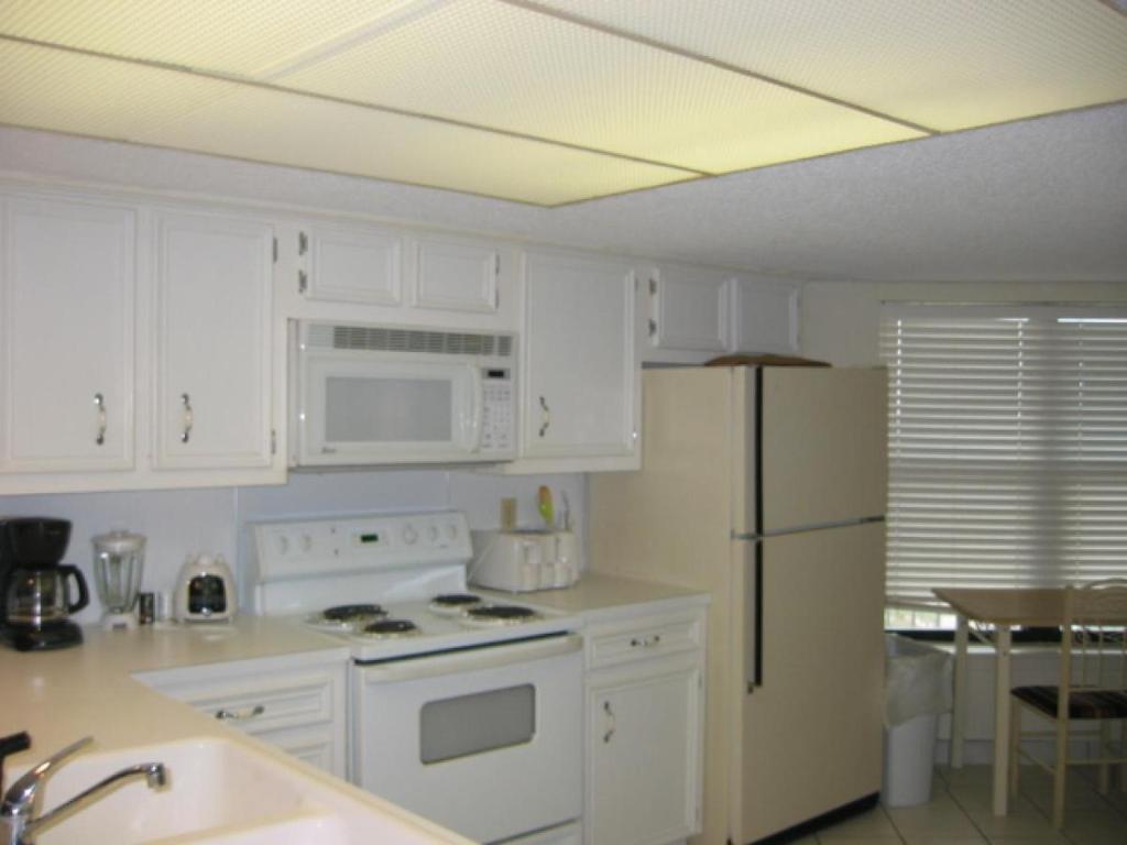 Saida IV Condos S4909 - image 5