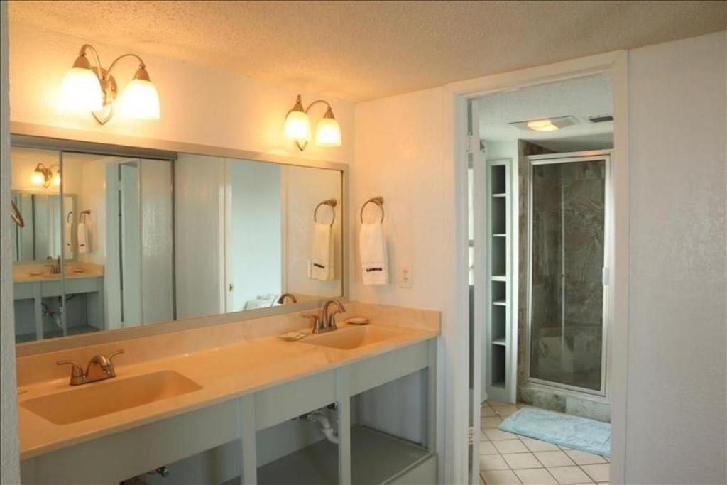 Saida IV Condos S4801 - image 2
