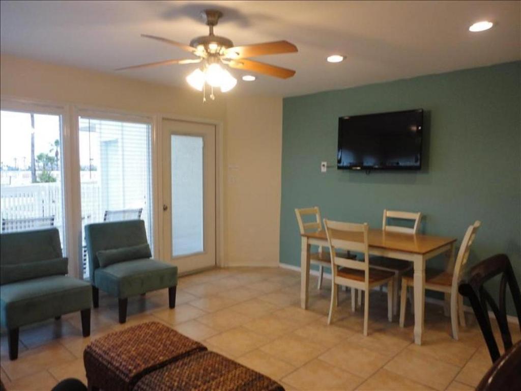 Gulfpoint Condos K1112 - image 2