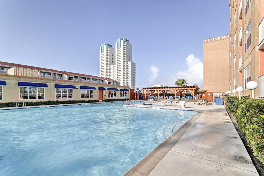 Beach Haven with Shared Amenities - Steps to Beach! - image 3