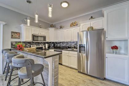 Island Retreat with Shared Pool - Walk to Beach - image 2
