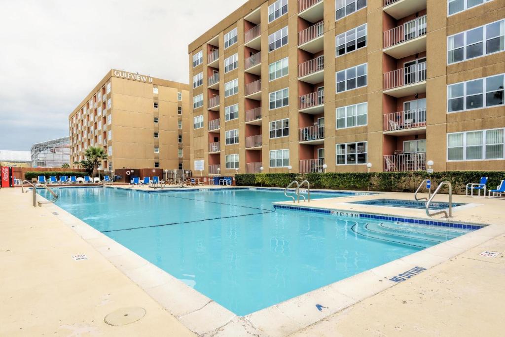 Gulfview ll by Padre Getaways - main image