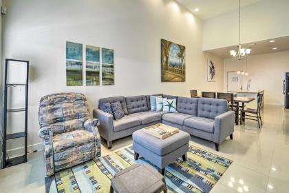 S Padre Island Condo with Pool and Beach Access! - image 4