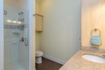 Capricorn - 2 Bedroom Condo short walk to the beach - image 10