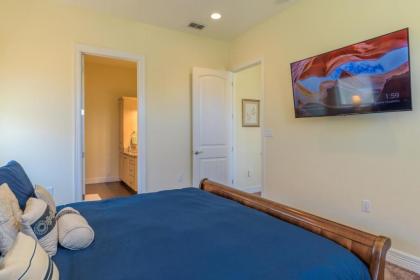 Capricorn - 2 Bedroom Condo short walk to the beach - image 11
