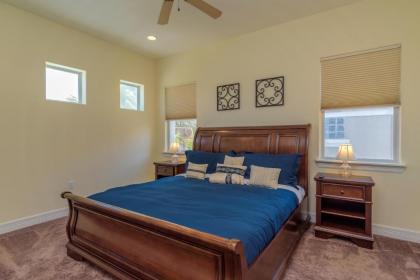 Capricorn - 2 Bedroom Condo short walk to the beach - image 13
