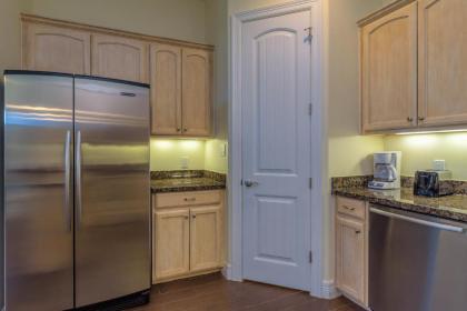 Capricorn - 2 Bedroom Condo short walk to the beach - image 2