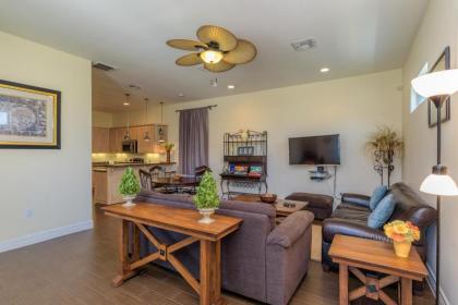 Capricorn - 2 Bedroom Condo short walk to the beach - image 8