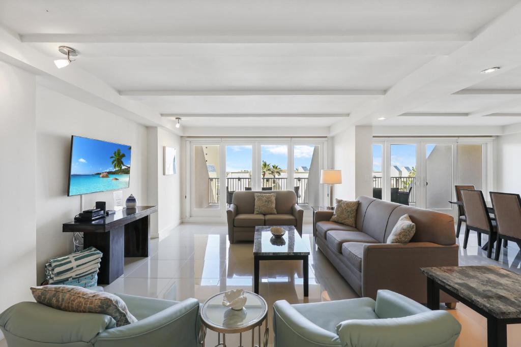 Spectacular Beachfront Property! Shared pools & jacuzzi - main image
