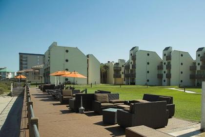 Seconds away from the Beach and pool! Beautiful condo with beachview balconies Pet Friendly - image 2