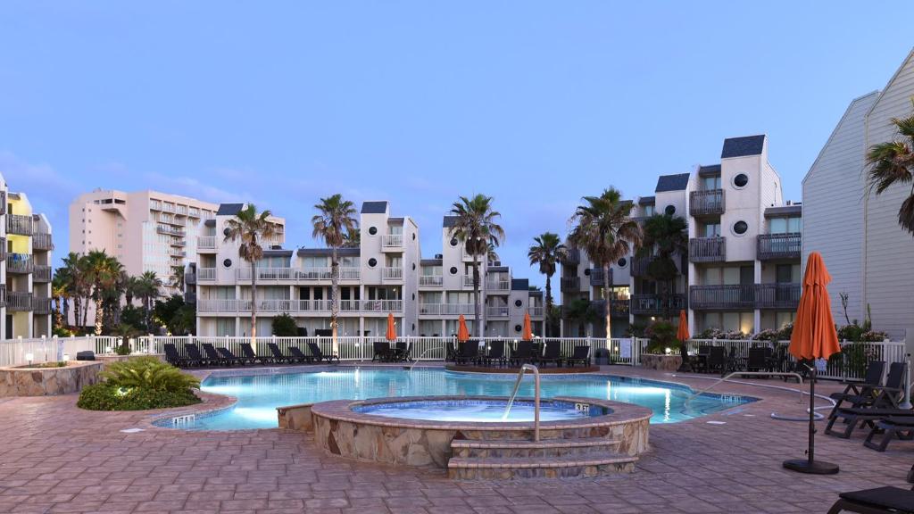 Seconds away from the Beach and pool! Beautiful condo with beachview balconies Pet Friendly - image 4