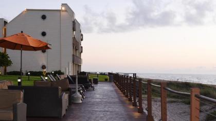 Seconds away from the Beach and pool! Beautiful condo with beachview balconies Pet Friendly - image 8