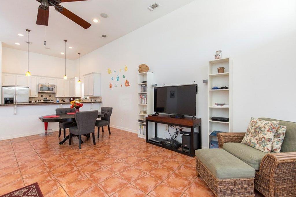 Casa Picasso Mediterranean Style Villa - image 7