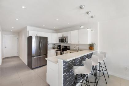 Rise and Sea! Beachfront condo in exclusive resort Spectacular shore views and landscapes! - image 4