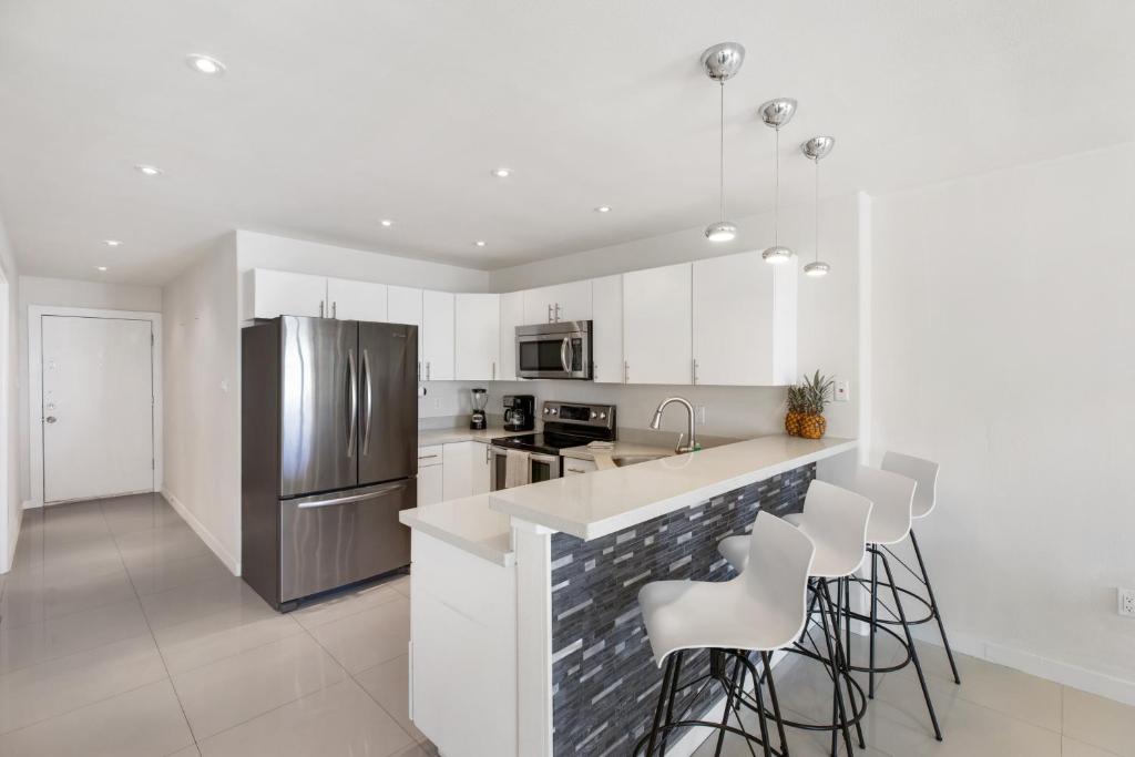 Rise and Sea! Beachfront condo in exclusive resort Spectacular shore views and landscapes! - image 4