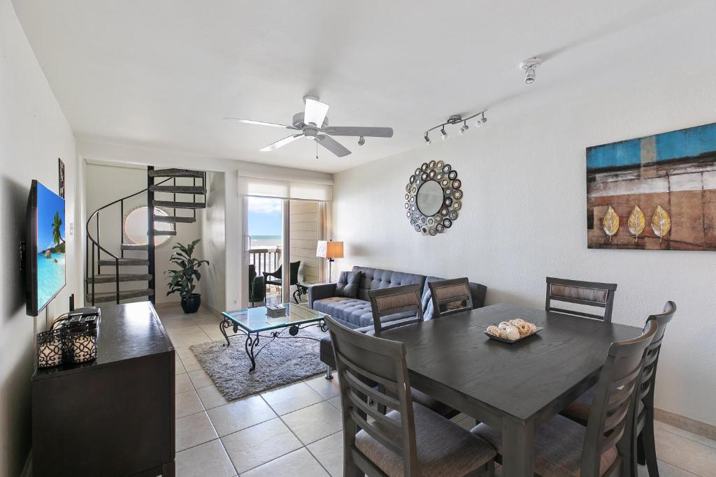 Listen to the waves break! Beachfront condo shared pools in beautiful resort - main image