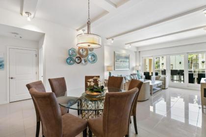 NEW LSITING! Perfect big family getaway! Spectacular large balcony overlooking the pool Beachfront resort - image 4