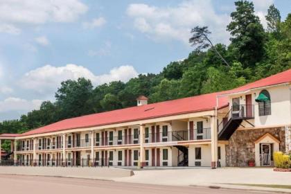 Super 8 by Wyndham Kimball Tennessee