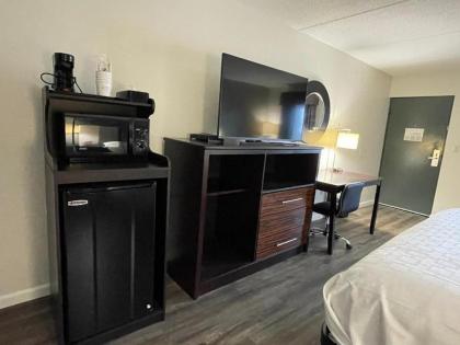 Super 8 by Wyndham Kimball - image 10
