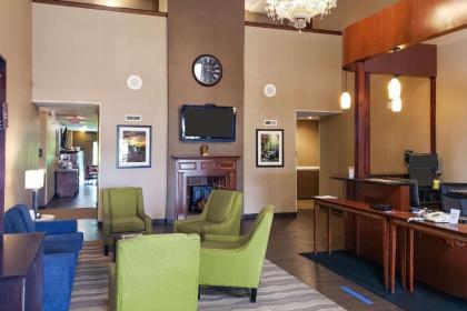 Comfort Suites South Point - Huntington - image 3