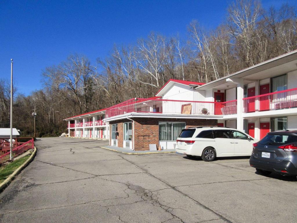 Southern Hills Inn - main image