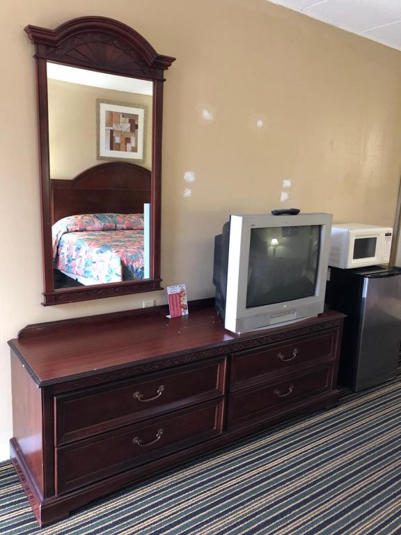 Southern Hills Inn - image 5