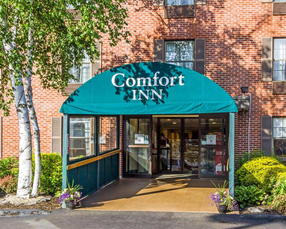 Comfort Inn Airport - main image