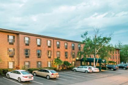 Comfort Inn Airport - image 11