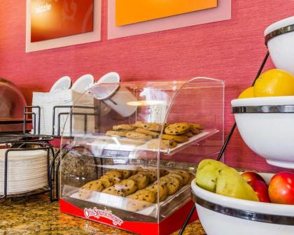 Comfort Inn Airport - image 15