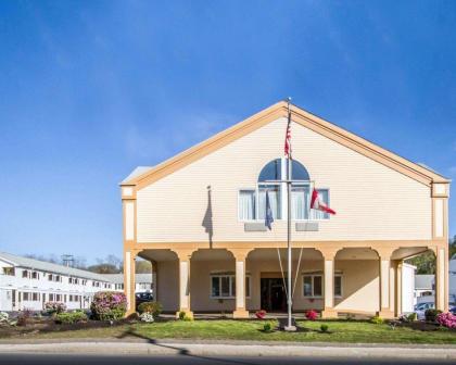 Quality Inn & Suites - image 10