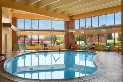 Howard Johnson by Wyndham South Portland - image 10