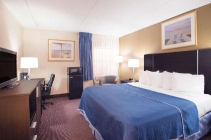 Howard Johnson by Wyndham South Portland - image 3