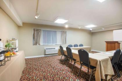 Howard Johnson by Wyndham South Portland - image 5