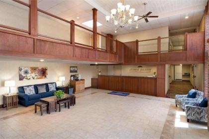 Howard Johnson by Wyndham South Portland - image 9