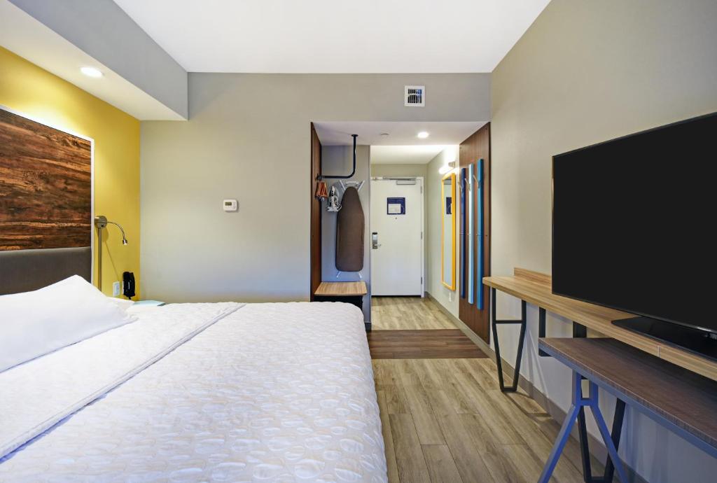 Tru By Hilton Portland Airport Area Me - image 5