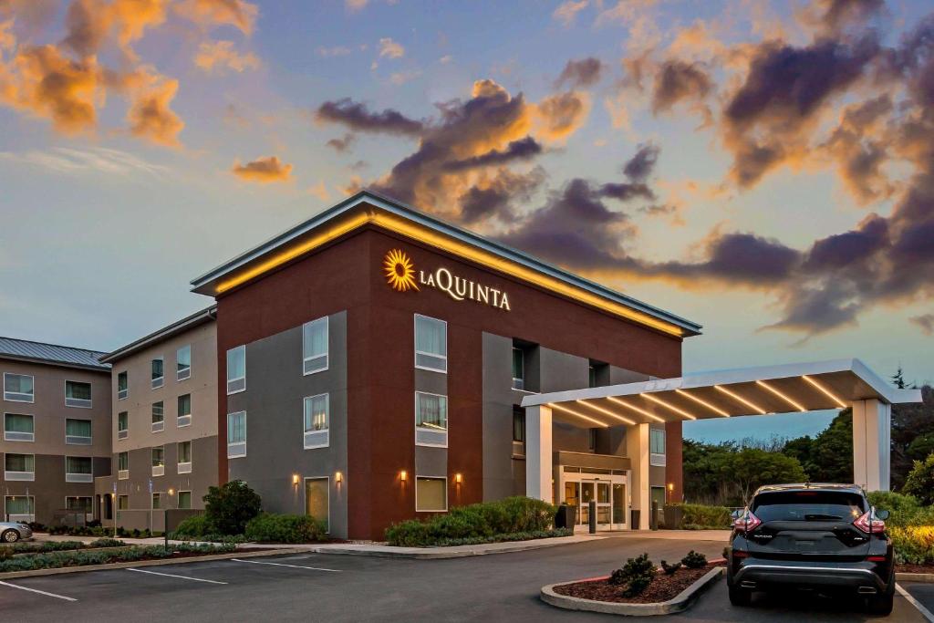 La Quinta by Wyndham San Francisco Airport North - image 2