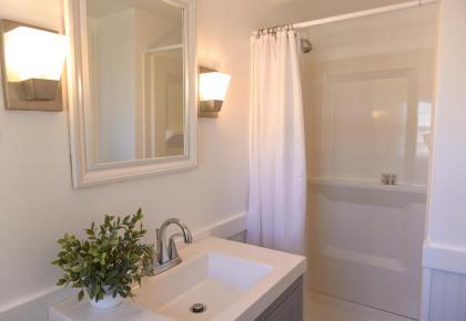 Cape Cod Veranda - image 13