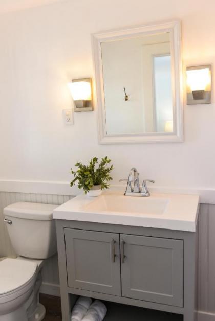Cape Cod Veranda - image 15