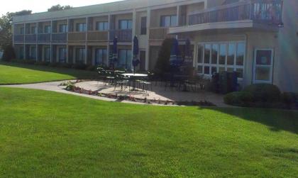 Surf & Sand Beach Motel - image 5