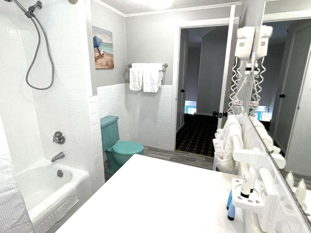 Ocean Breeze Motel - image 4