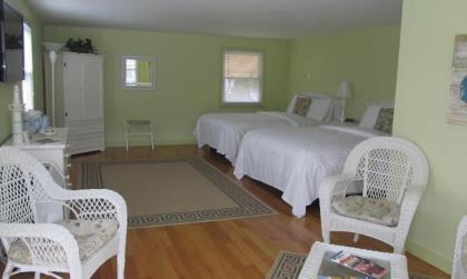 The Escape Inn - image 10