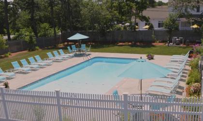 The Escape Inn - image 14